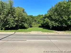 1016 N Wood Drive, Okmulgee, OK 74447 - Image #1