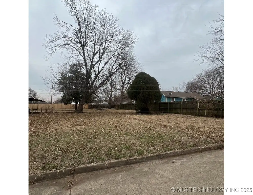 N Columbia Place, Tulsa, OK 74110 - Image #1