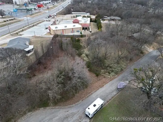 SE Ravenwood Court, Bartlesville, OK 74006 - Image #3