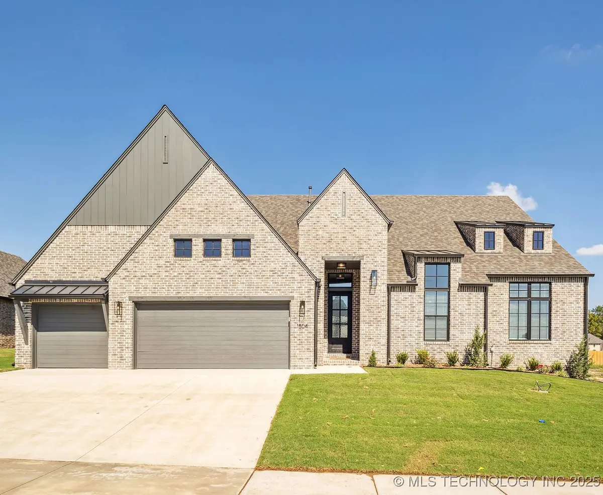 1504 Cedarwood Drive, Claremore, OK 74017 - Image #1