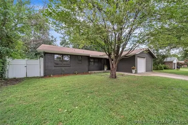 1217 E Hartford Street, Broken Arrow, OK 74012 - #3