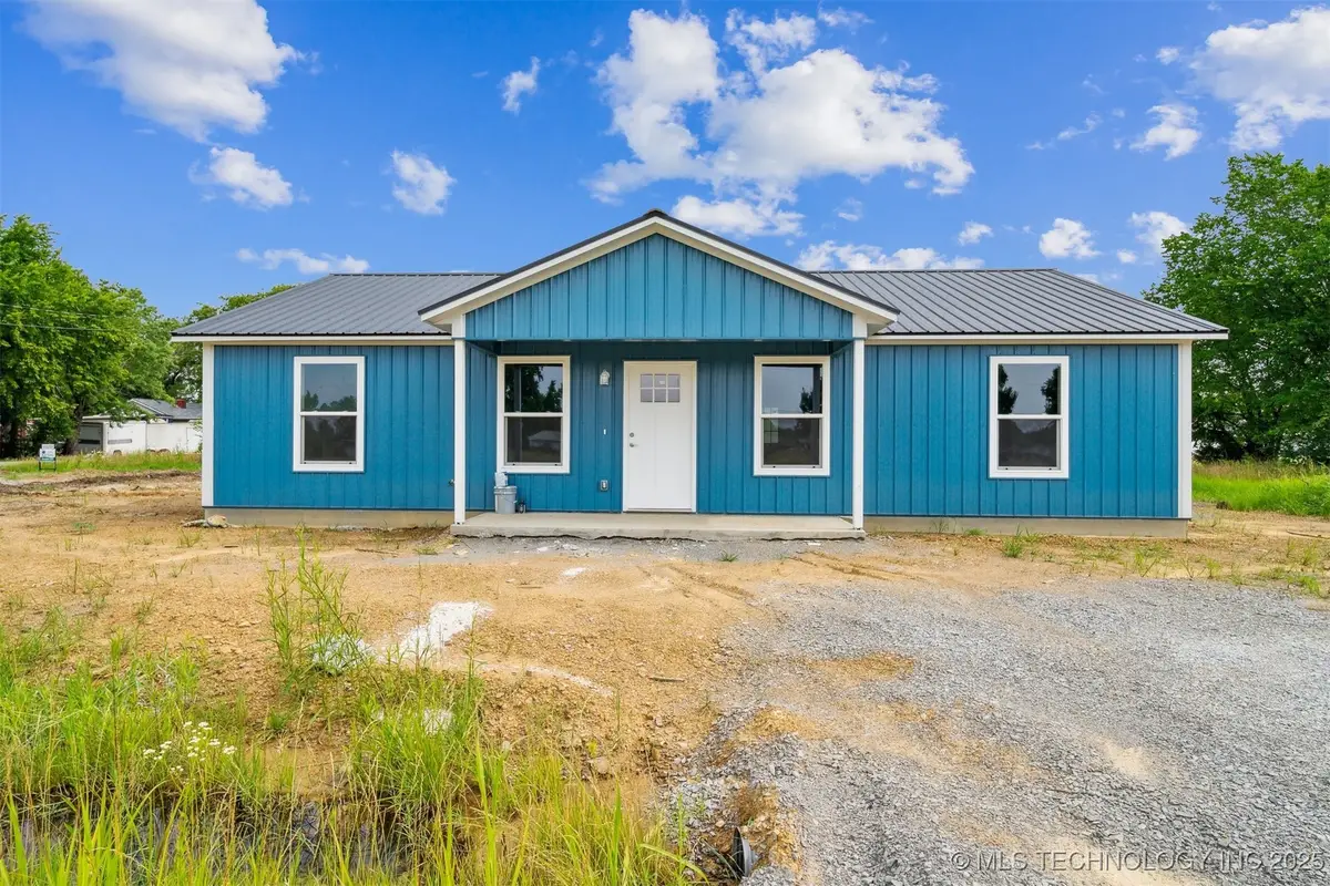 112 E Loy Avenue, Chouteau, OK 74337 - Image #1