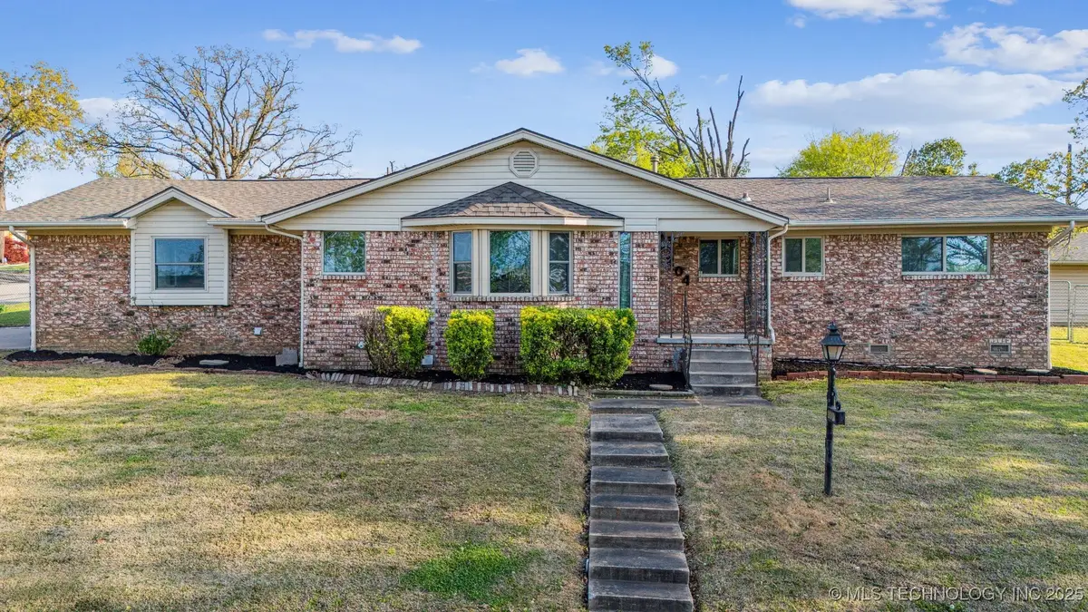 204 E Saddlerock Road, Sand Springs, OK 74063 - Image #1