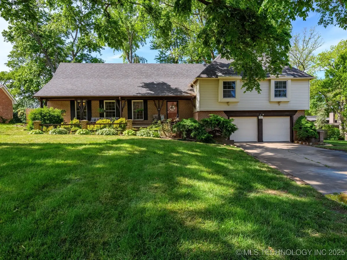 1811 Wayland Court, Bartlesville, OK 74006 - Image #1