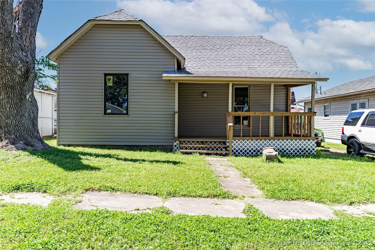 302 E 8th Avenue, Bristow, OK 74010 - Image #1
