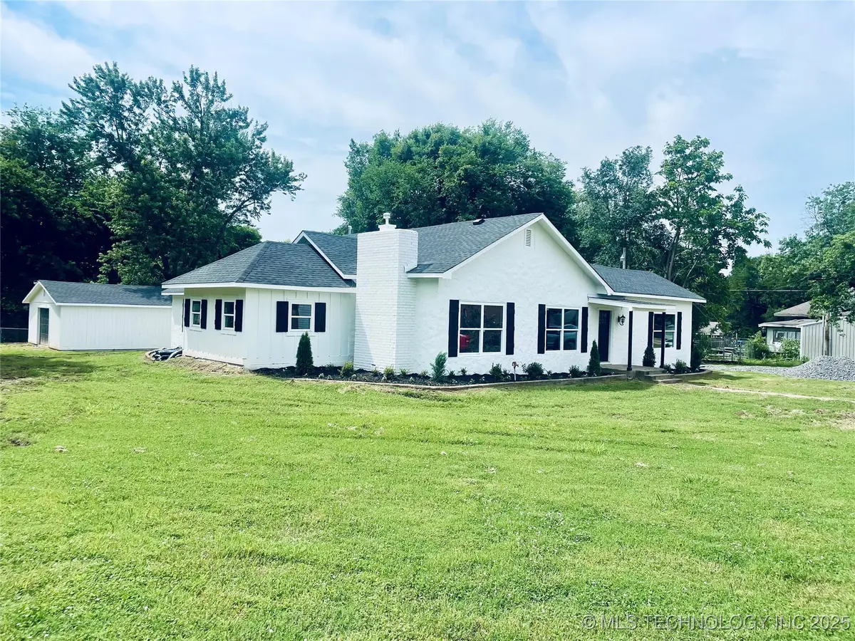 305 E Hickory Avenue, Fort Gibson, OK 74434 - Image #1