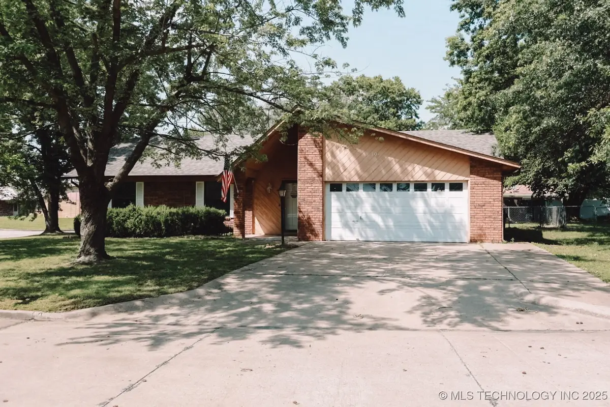 101 Honeysuckle Lane, Pryor, OK 74361 - Image #1