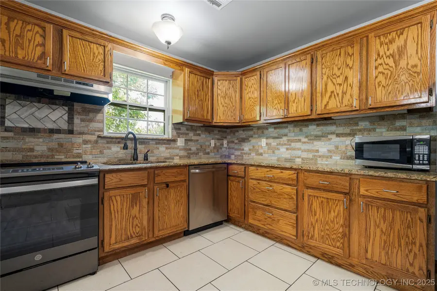 17822 S 44th West Avenue, Mounds, OK 74047 - Image #2