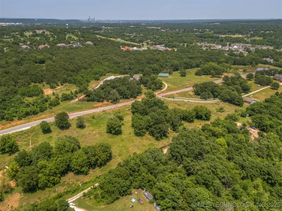 4556 Oak Timber Drive, Tulsa, OK 74131 - Image #2