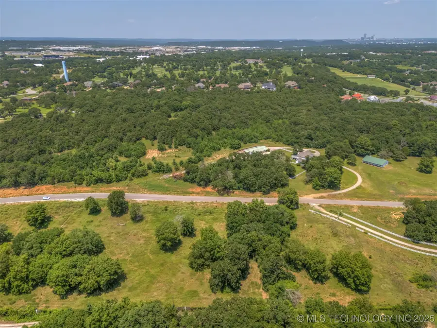 4556 Oak Timber Drive, Tulsa, OK 74131 - Image #3