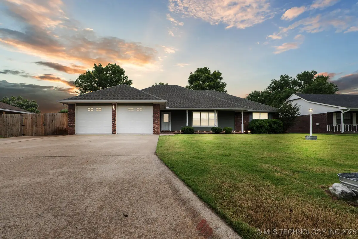 617 Ridgewood Drive, Pryor, OK 74361 - Image #1