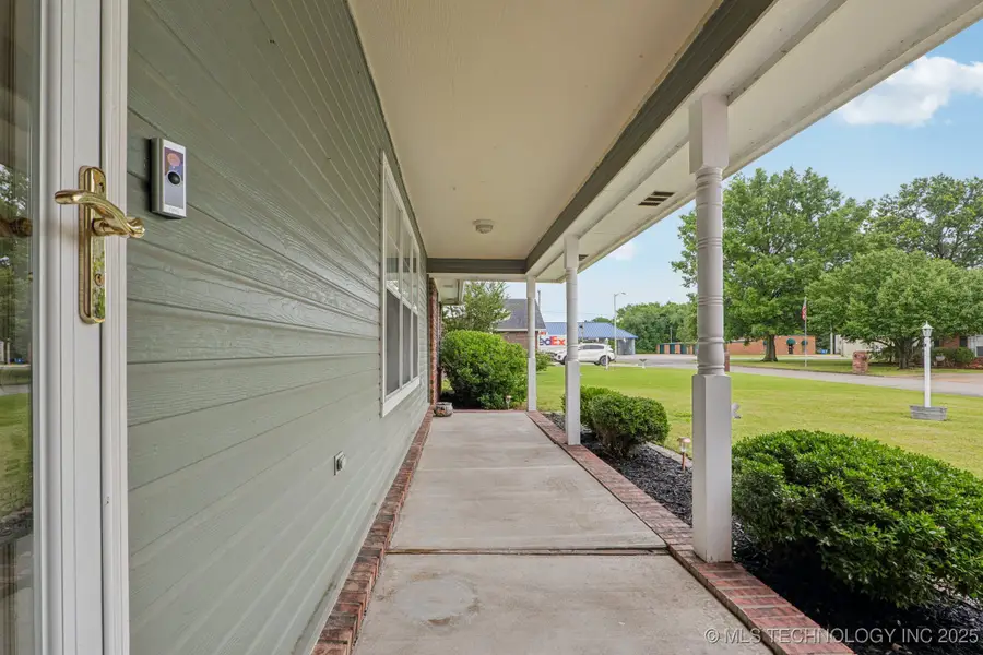 617 Ridgewood Drive, Pryor, OK 74361 - Image #3