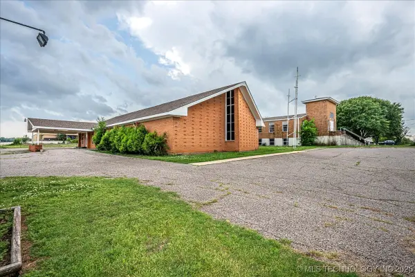 2000 W 32nd, Ada, OK 74820