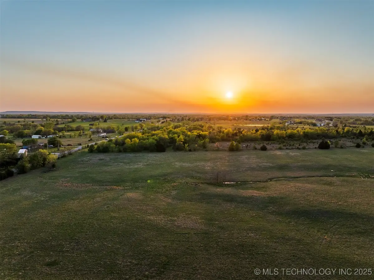 7 N Memorial Drive, Owasso, OK 74055 - Image #1