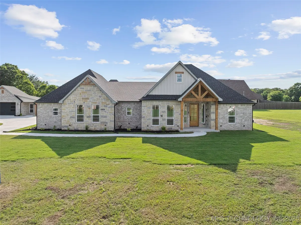 150 Chateau Bend, Ardmore, OK 73401 - Image #1