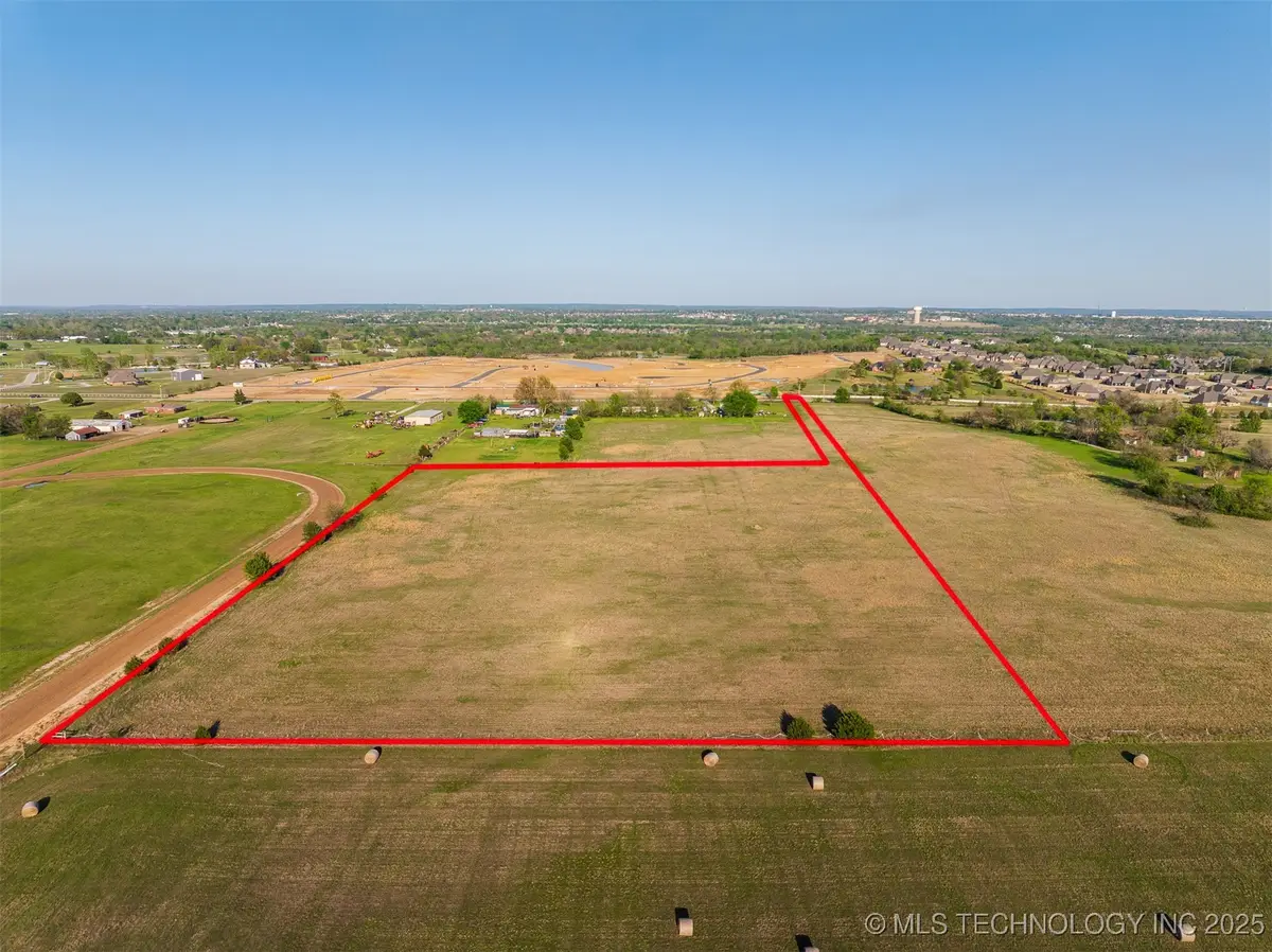 1 N Memorial Drive, Owasso, OK 74055 - Image #1