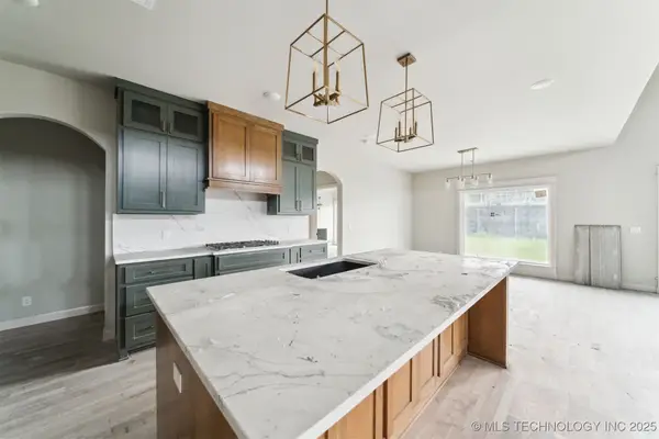 16817 E 41st Place S, Tulsa, OK 74134