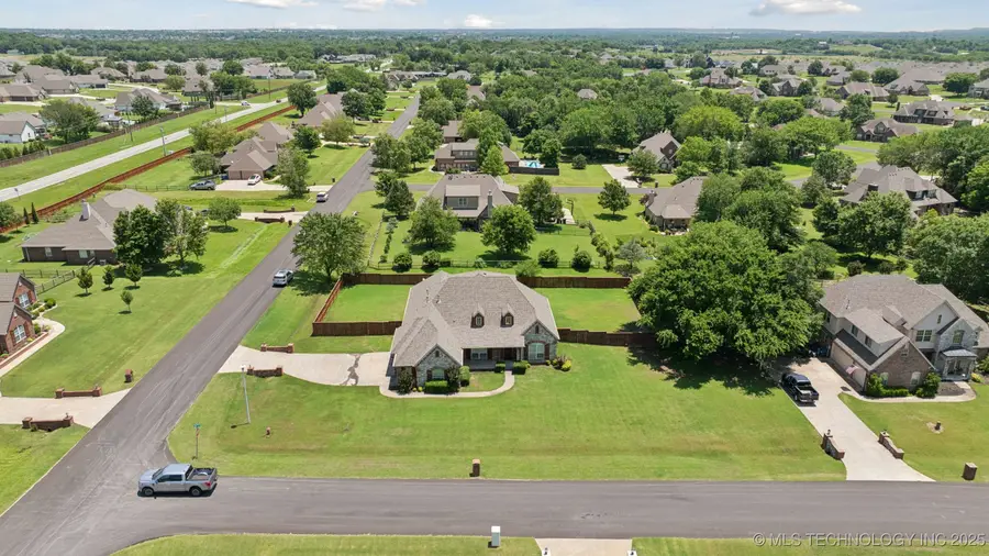 8483 N 68th East Avenue, Owasso, OK 74055 - Image #2