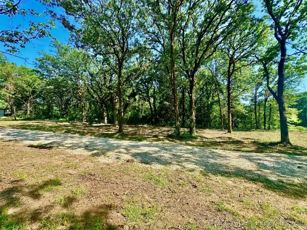 2142 Edge Road, Kingston, OK 73439