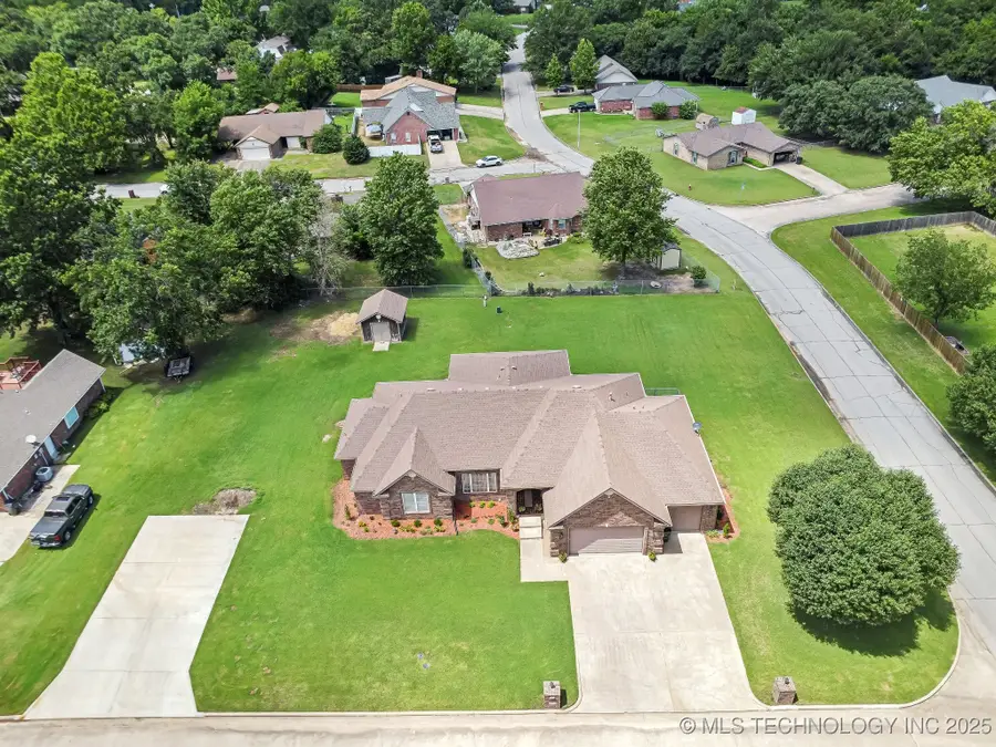 2207 Fieldstone Court, Okmulgee, OK 74447 - Image #2