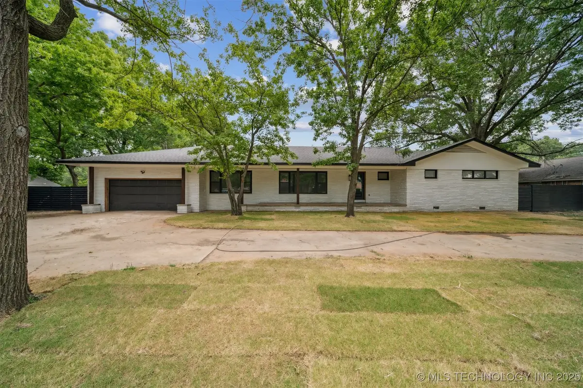 215 S Elliott Street, Pryor, OK 74361 - Image #1
