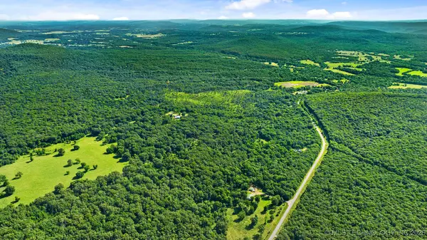 472851 E 893 Road, Stilwell, OK 74960