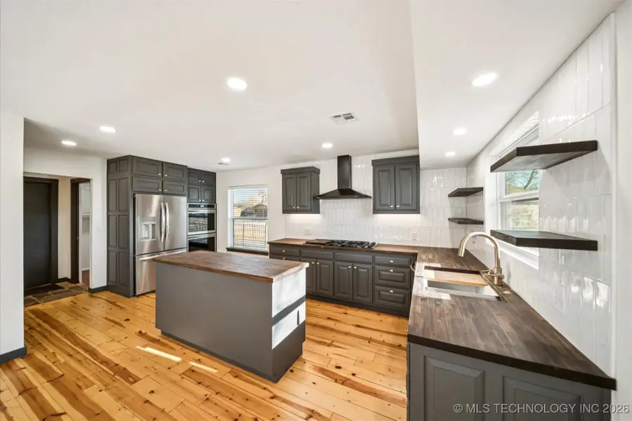 305 Fairway Drive, Broken Arrow, OK 74011 - Image #2