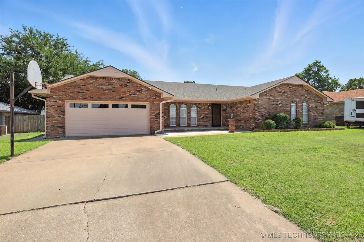 6627 Castle Court, Bartlesville, OK 74006 - Image #1
