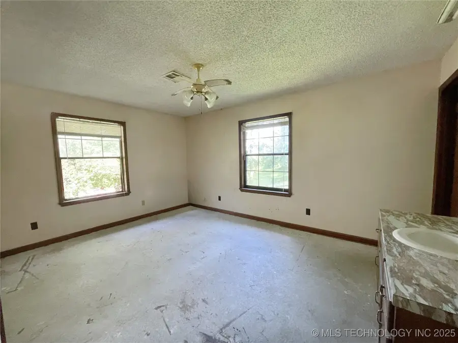 10305 S Alt 75 Highway, Preston, OK 74456 - Image #3