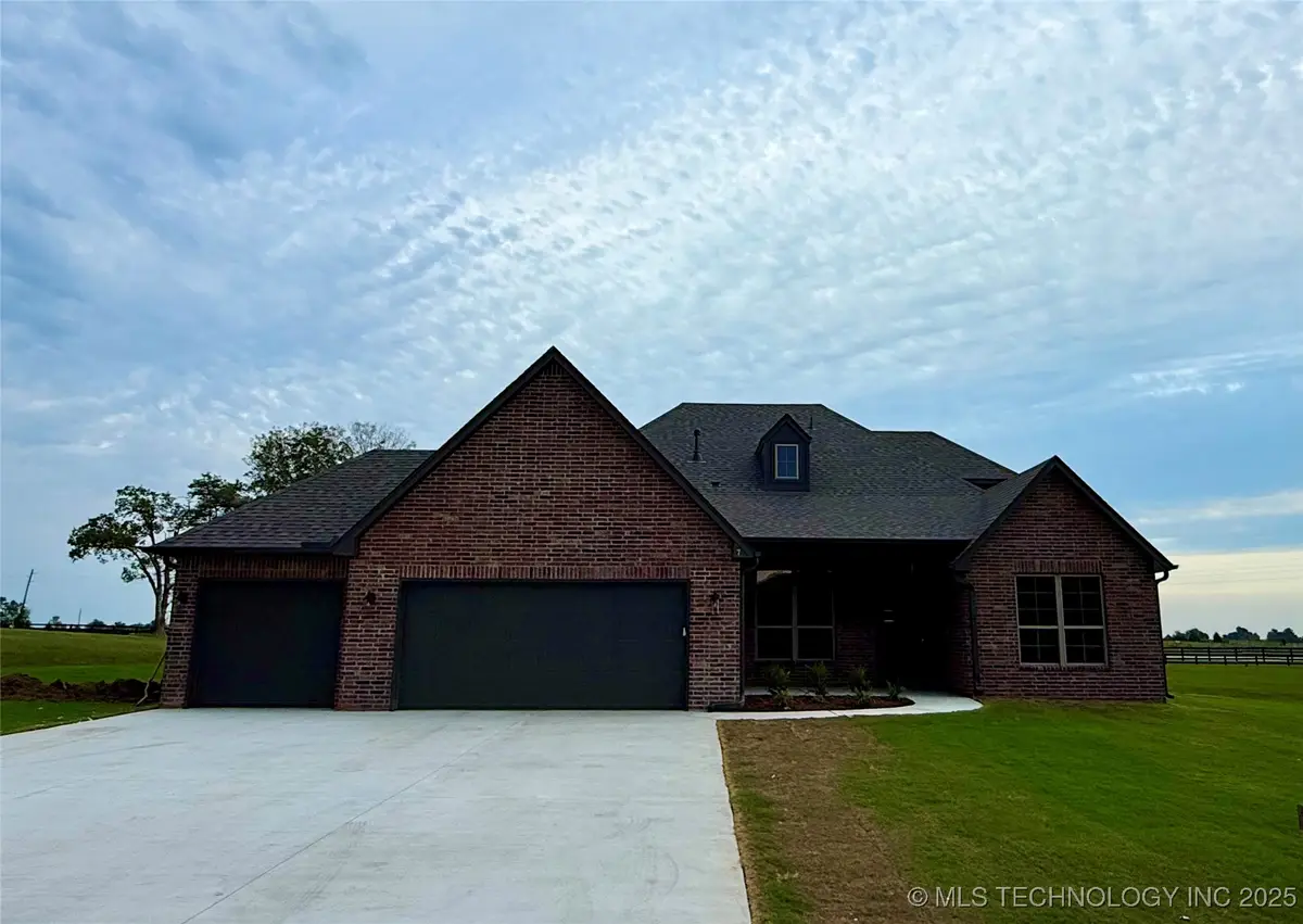 7 Oaklawn Drive, Ramona, OK 74061 - Image #1
