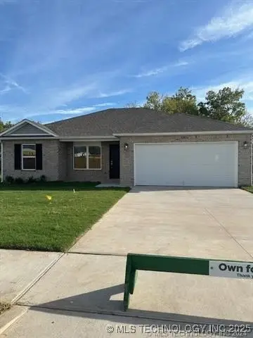 8218 E Oakland Street, Broken Arrow, OK 74014 - Image #2