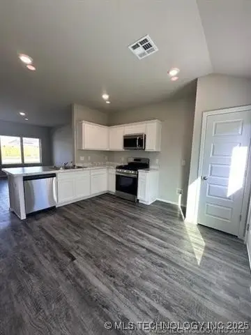 8218 E Oakland Street, Broken Arrow, OK 74014 - Image #3