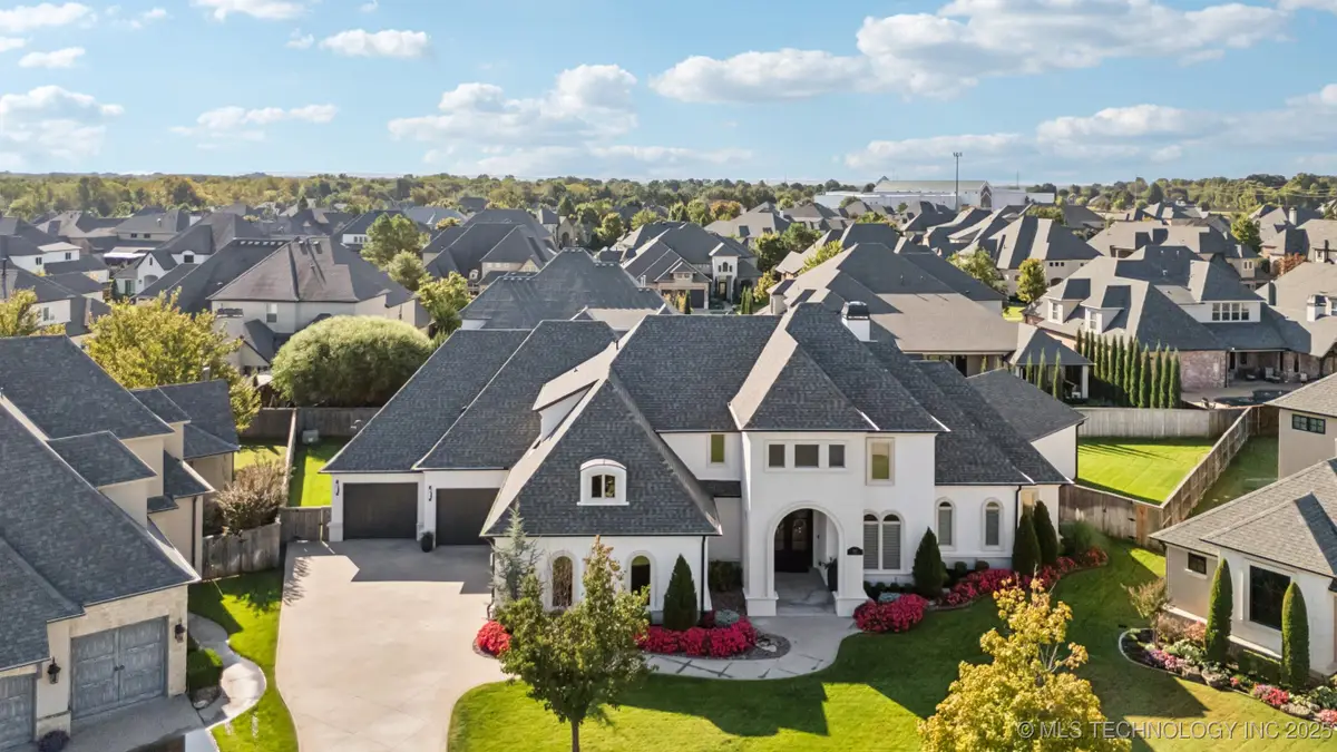 5817 W Vicksburg Street, Broken Arrow, OK 74011 - #1