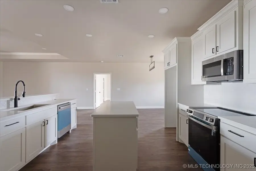 300 Sunset Way, Mead, OK 73449 - Image #2