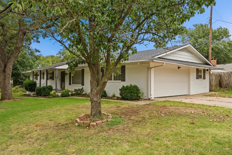 926 Sandstone Drive, Bartlesville, OK 74006 - Image #2