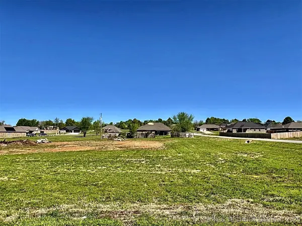 17540 W Tray Road, Tahlequah, OK 74464