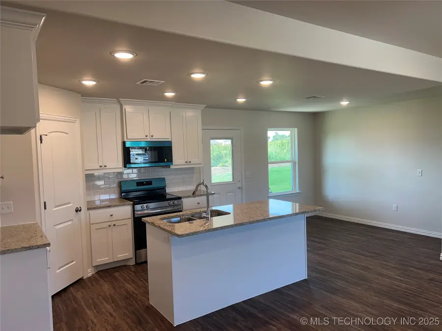 513 Honeysuckle Lane, Madill, OK 73446 - Image #3