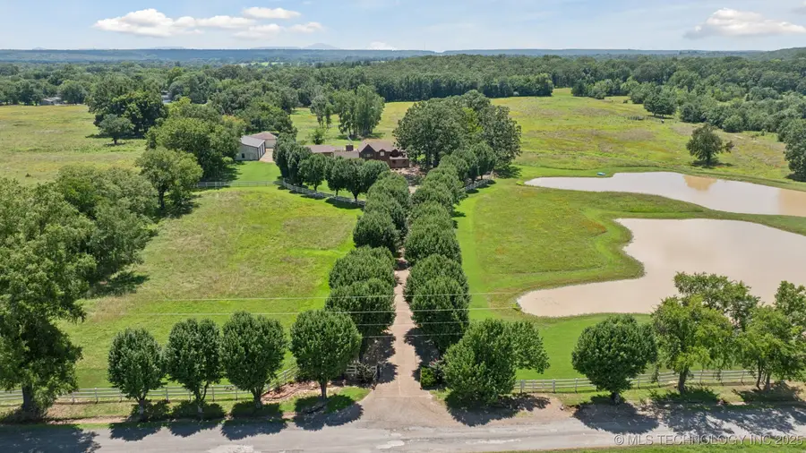 405 W Pryor Avenue, Pocola, OK 74902 - Image #2