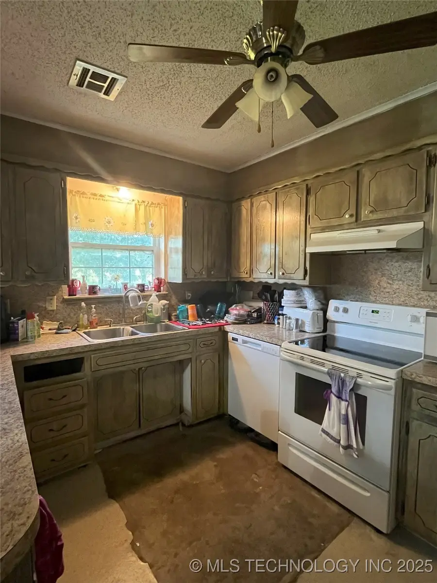 32633 W Liberty Road, Quinton, OK 74561 - Image #3