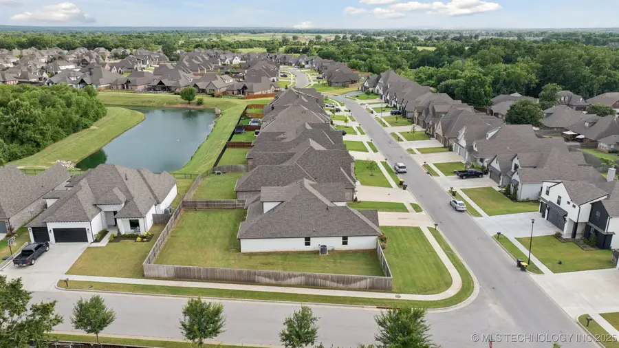 12233 S 102nd East Avenue, Bixby, OK 74008 - Image #2