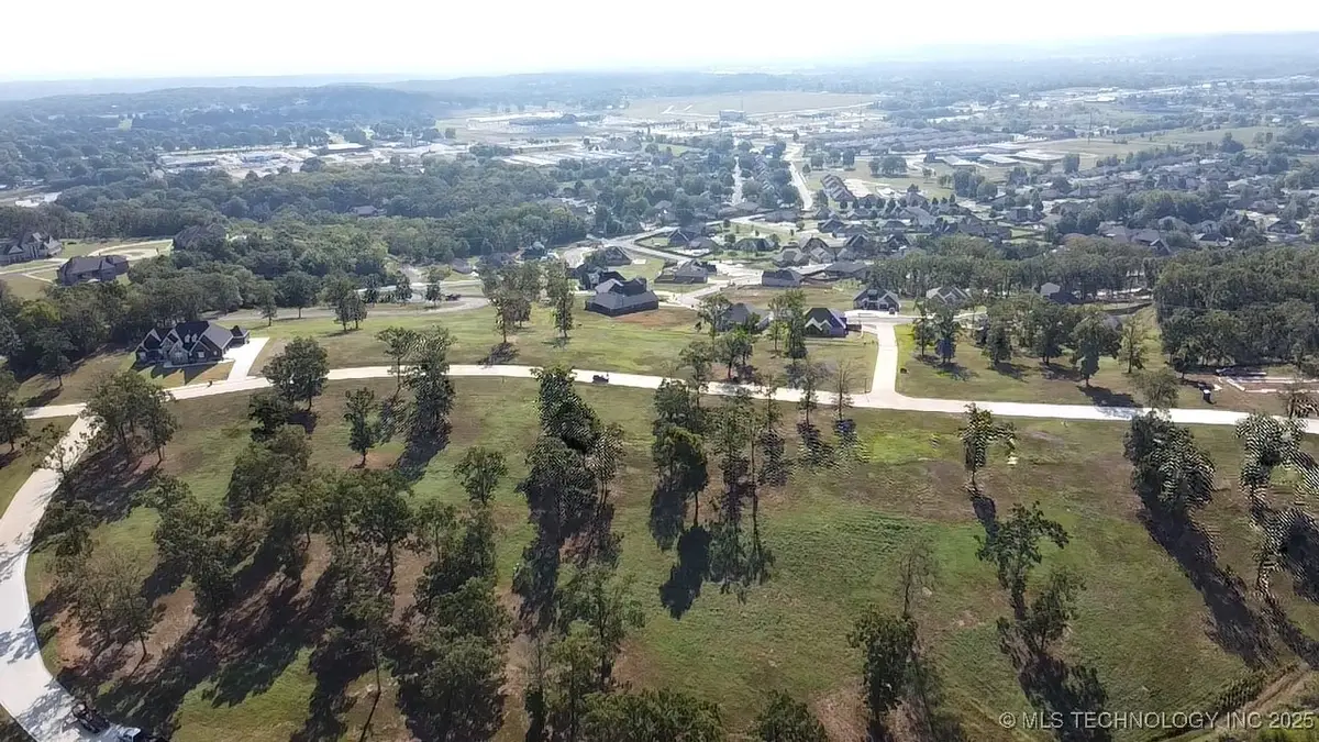 828 Ridgeview Drive, Tahlequah, OK 74464 - Image #1