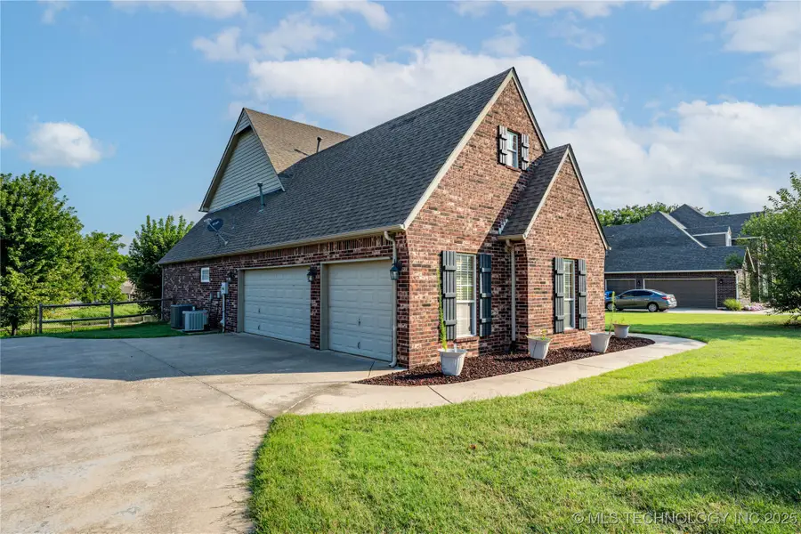 706 S Tallchief Avenue, Skiatook, OK 74070 - Image #2