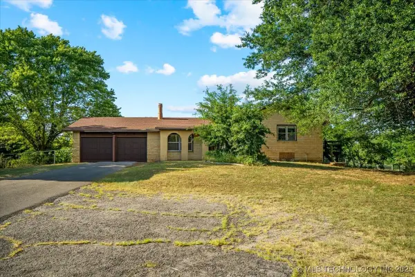 825 NW 8th, Checotah, OK 74426