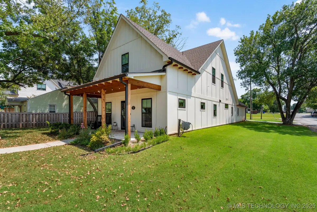 523 W Detroit Street, Broken Arrow, OK 74012 - Image #1