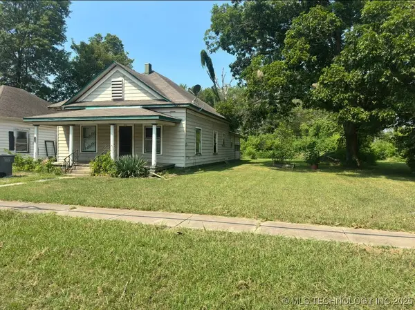 306 S State Street, Wagoner, OK 74467