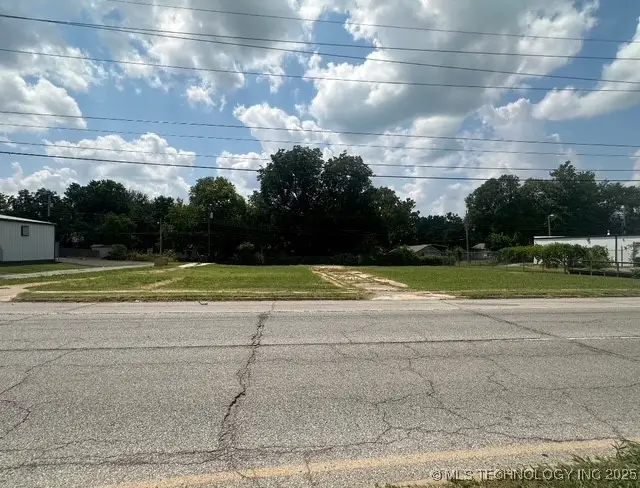 820 S Wood Drive, Okmulgee, OK 74447 - Image #2