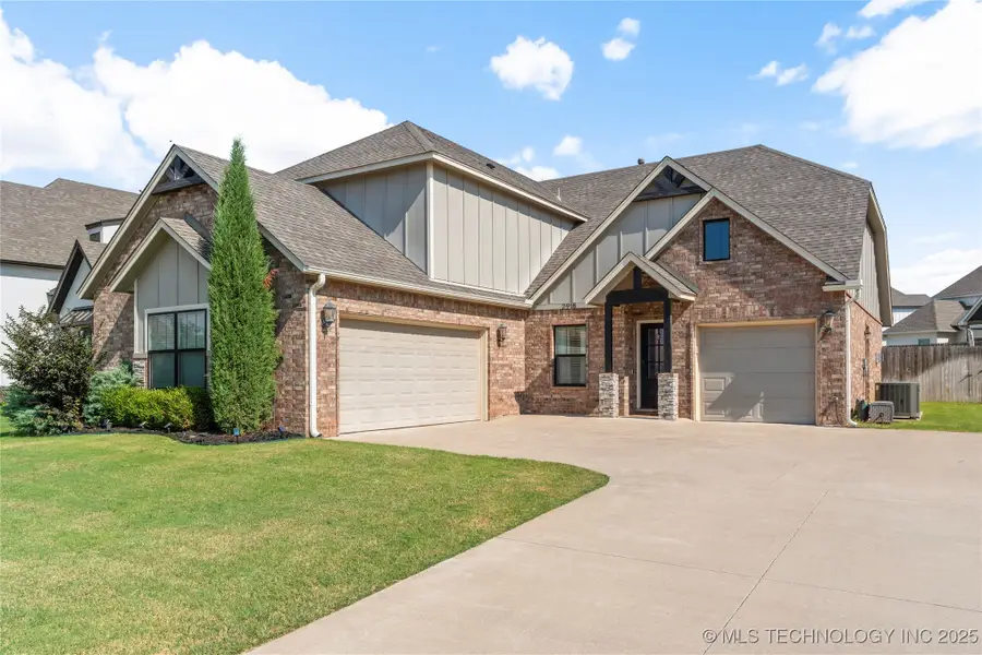 2918 W Van Buren Court, Broken Arrow, OK 74011 - Image #2