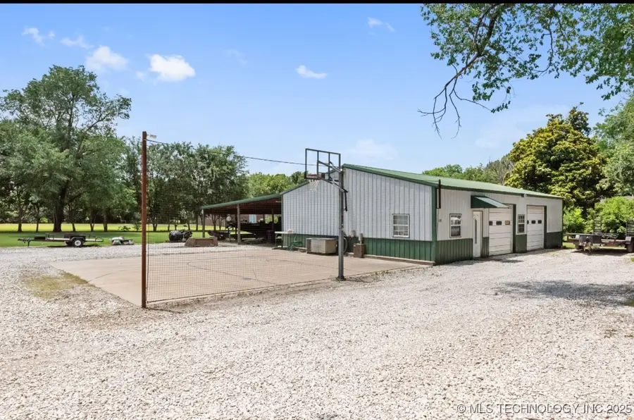 528 S Guthrie Avenue, Coweta, OK 74429 - Image #2