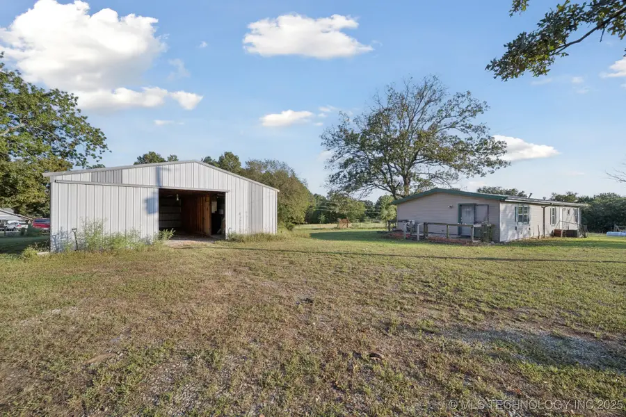 9275 Hedge Road, Henryetta, OK 74437 - Image #2