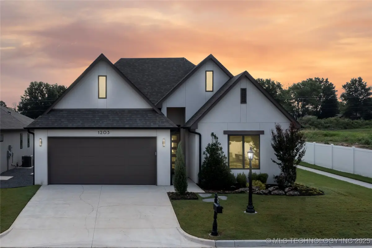 1203 N 71st Place, Broken Arrow, OK 74014 - Image #1